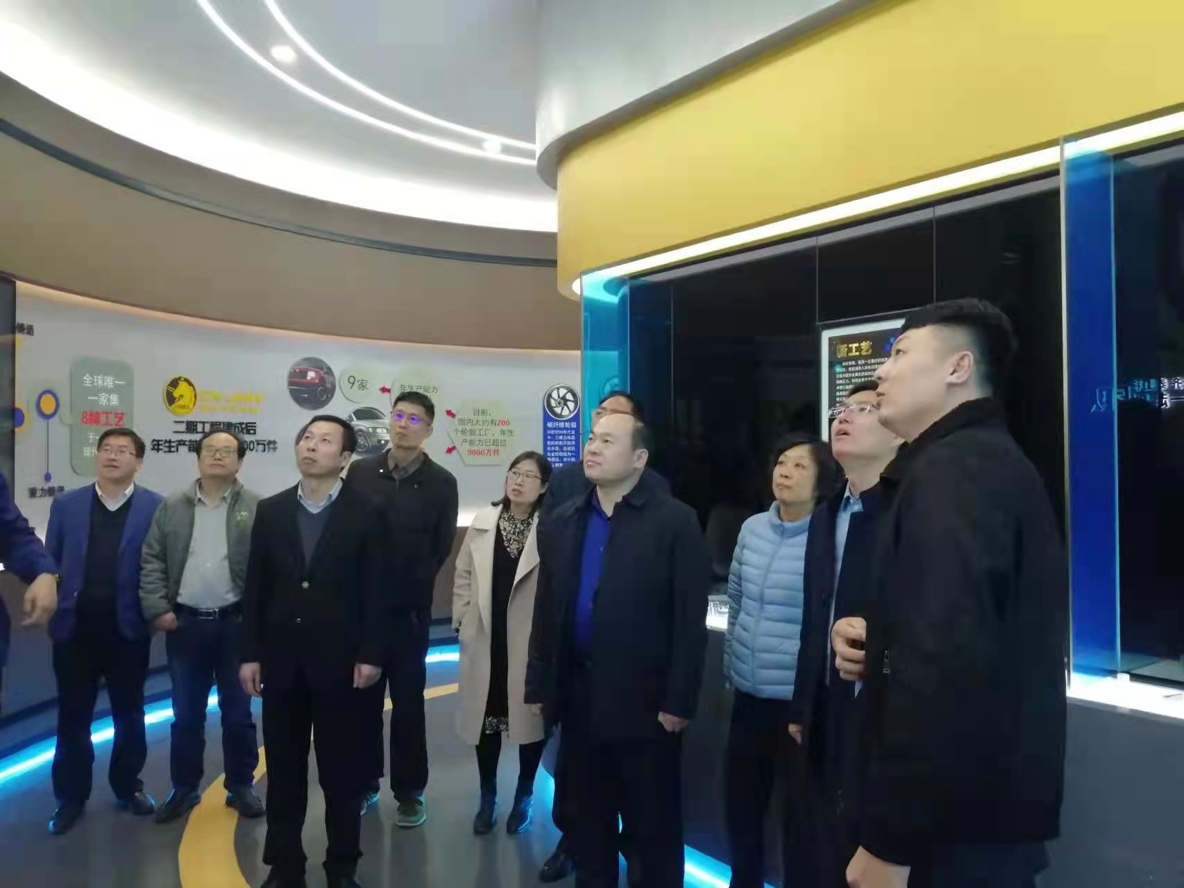 總經理高宏斌同臨沂職業經理人協會領導及臨沂大(dà)學商(shāng)學院領導視察金馬汽車(chē)裝備科技有限公司。
